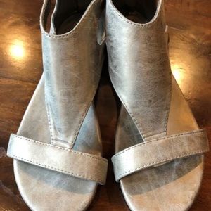 Corey’s gladiator size 8. Excellent condition.